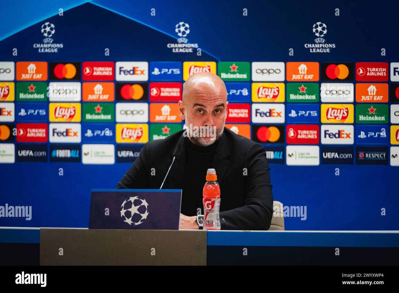 Madrid, Madrid, Spanien. April 2024. PEP Guardiola, Trainer von Manchester City, sprach während der Pressekonferenz einen Tag vor dem Viertelfinale des Fußballspiels der Champions League gegen Real Madrid im Santiago Bernabeu Stadion in Madrid. (Kreditbild: © Alberto Gardin/ZUMA Press Wire) NUR REDAKTIONELLE VERWENDUNG! Nicht für kommerzielle ZWECKE! Stockfoto