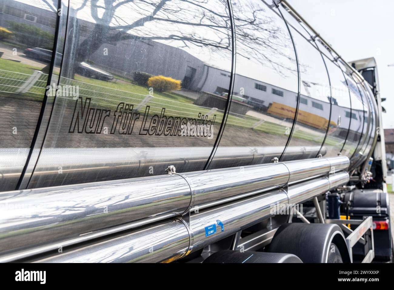 Großtanker für flüssige Lebensmittel Edelstahltanks, V2A-Stahl, mit Mehrkammertechnik Deutschland, Stockfoto