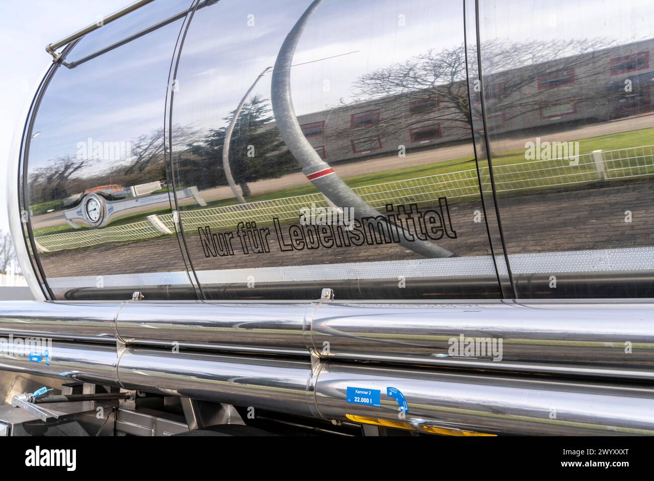Großtanker für flüssige Lebensmittel Edelstahltanks, V2A-Stahl, mit Mehrkammertechnik Deutschland, Stockfoto