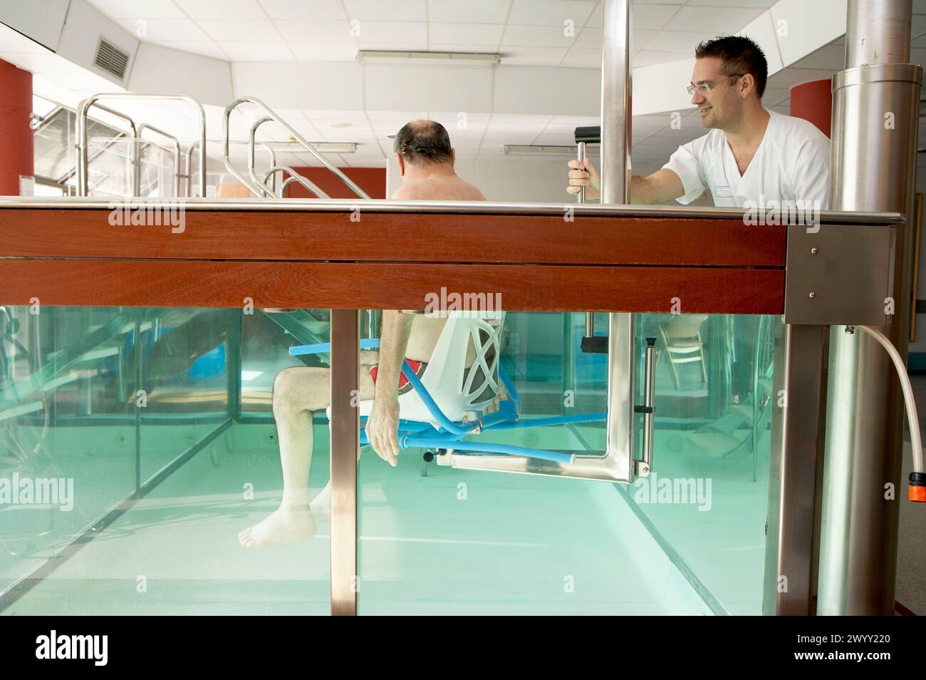 Rehabilitation, Hydrotherapie-Pool. Krankenhaus Universitario Gran Canaria Arzt Negrin, Las Palmas de Gran Canaria. Kanarische Inseln, Spanien. Stockfoto