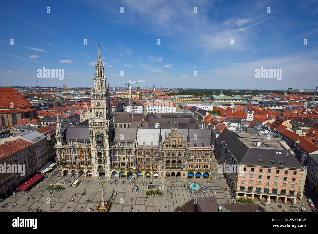 Marienplatz mit dem Neuen Rathaus in München Stockfoto