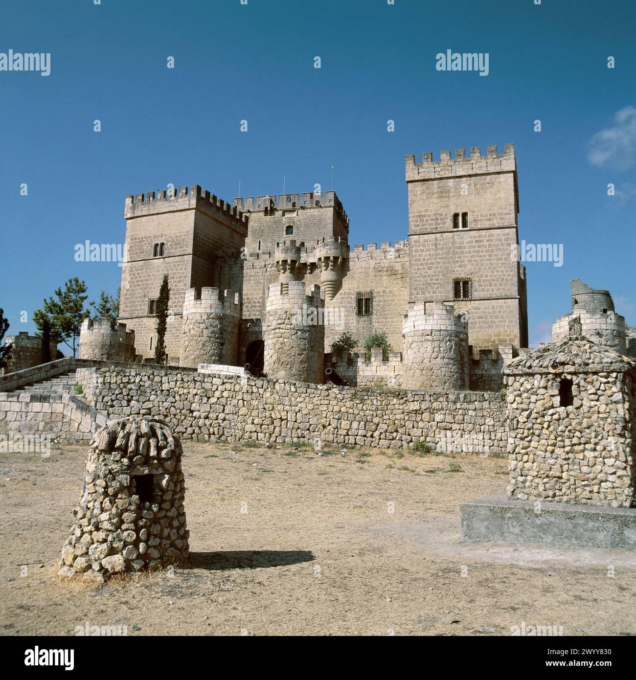 Schloss, erbaut 15. Jahrhundert. Ampudia. Provinz Palencia, Spanien. Stockfoto