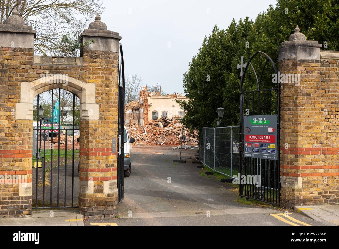 Der Abriss des historischen Nazareth House in Southend, Essex, ist im Gange, ehemaliges Pflegeheim und Wohnhaus des Klosters, das von den Nonnen der Schwestern von Nazareth betrieben wurde Stockfoto