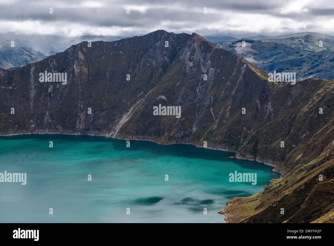 Quilotoa Lagune Rundwanderung in den Wolken in der Nähe von Quito, Provinz Cotopaxi, Anden, Ecuador. Stockfoto