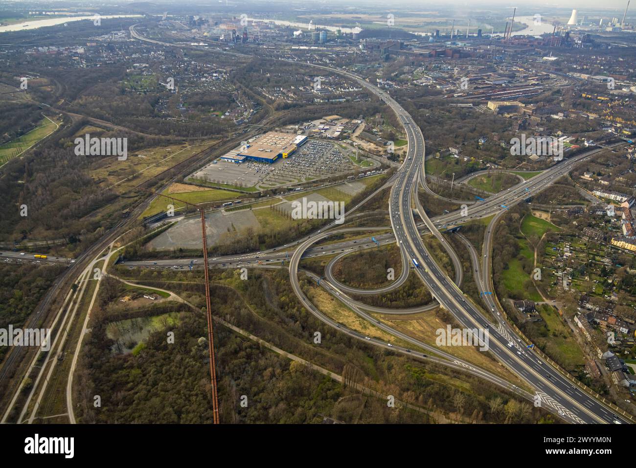 Luftaufnahme, Autobahnkreuz Duisburg-Nord mit Baustelle, Autobahn A42 und Autobahn A59, Ikea Möbelgeschäft, Zeus-Standort, Obermeiderich, Duisb Stockfoto