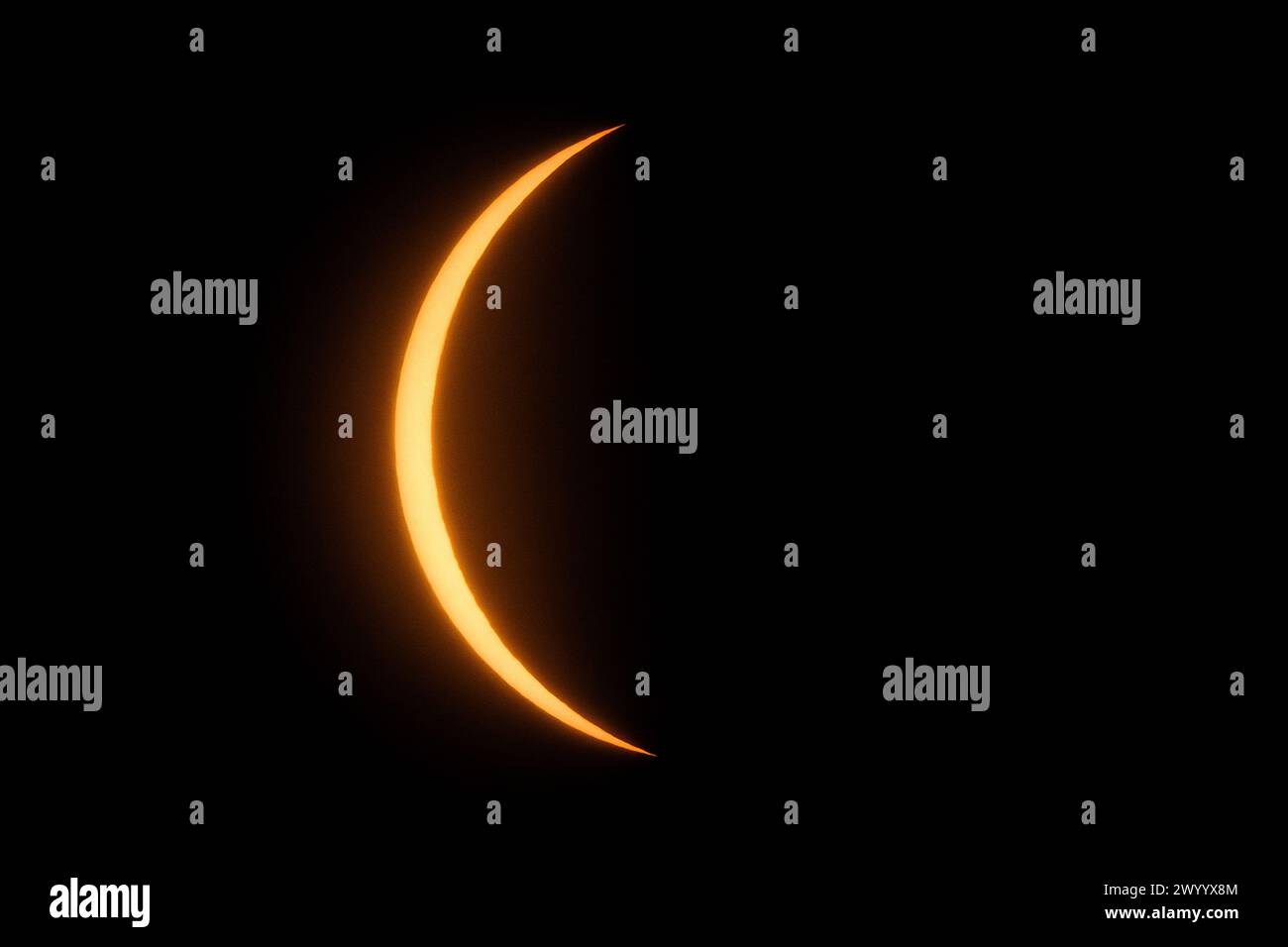 Am 8. April 2024 wurde Total Solar Eclipse von Haverhill Massachusetts aus gesehen bei Maximum Eclipse (Magnitude .945) um 15:29 Uhr Eastern Standard Time USA. Stockfoto