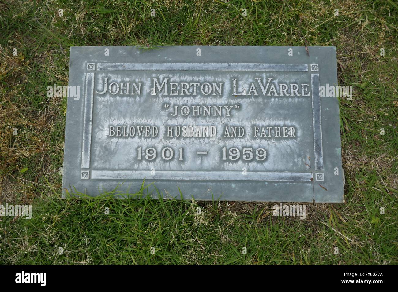 North Hollywood, Kalifornien, USA 5. April 2024 Schauspieler Johnny LaVarre Grave im Pierce Brothers Valhalla Memorial Park am 5. April 2024 in North Hollywood, Kalifornien, USA. Er trat in 260 Filmen auf. Foto: Barry King/Alamy Stock Photo Stockfoto