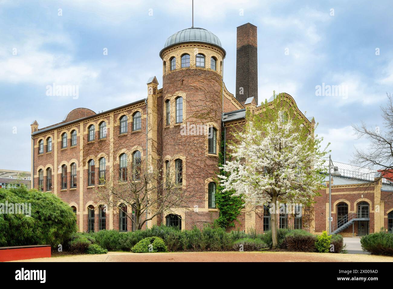 Das sorgfältig restaurierte Industriekonterbe aus dem Ende des 19. Jahrhunderts in köln ehrenfeld beherbergt heute moderne Medien- und Agenturunternehmen Stockfoto