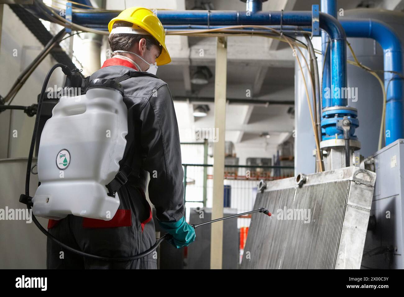 Industrielle Spritzreinigung, Kühler. Stockfoto