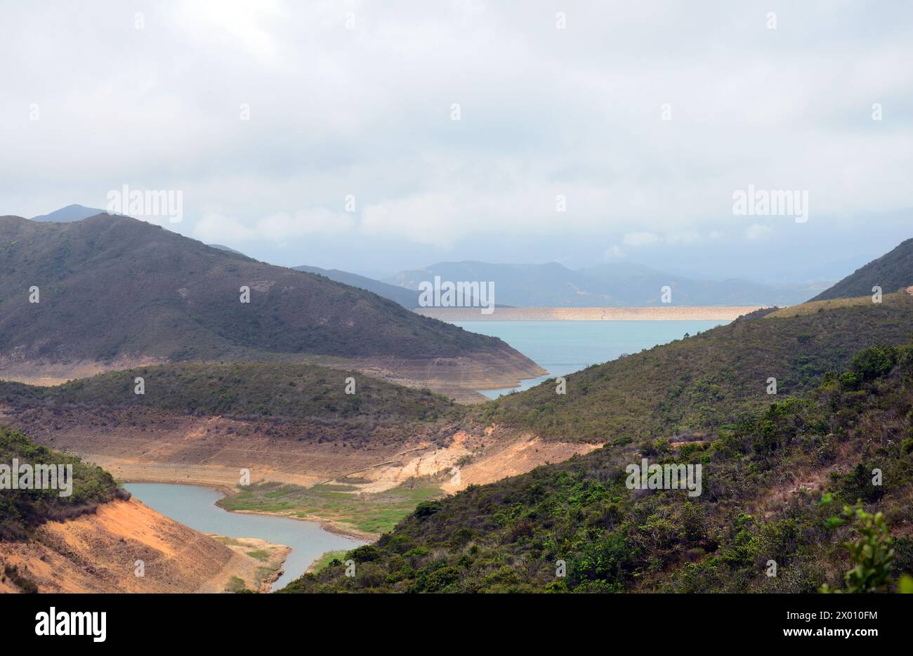 Das High Island Reservoir im Sai Kung East Country Park in Hongkong. Stockfoto