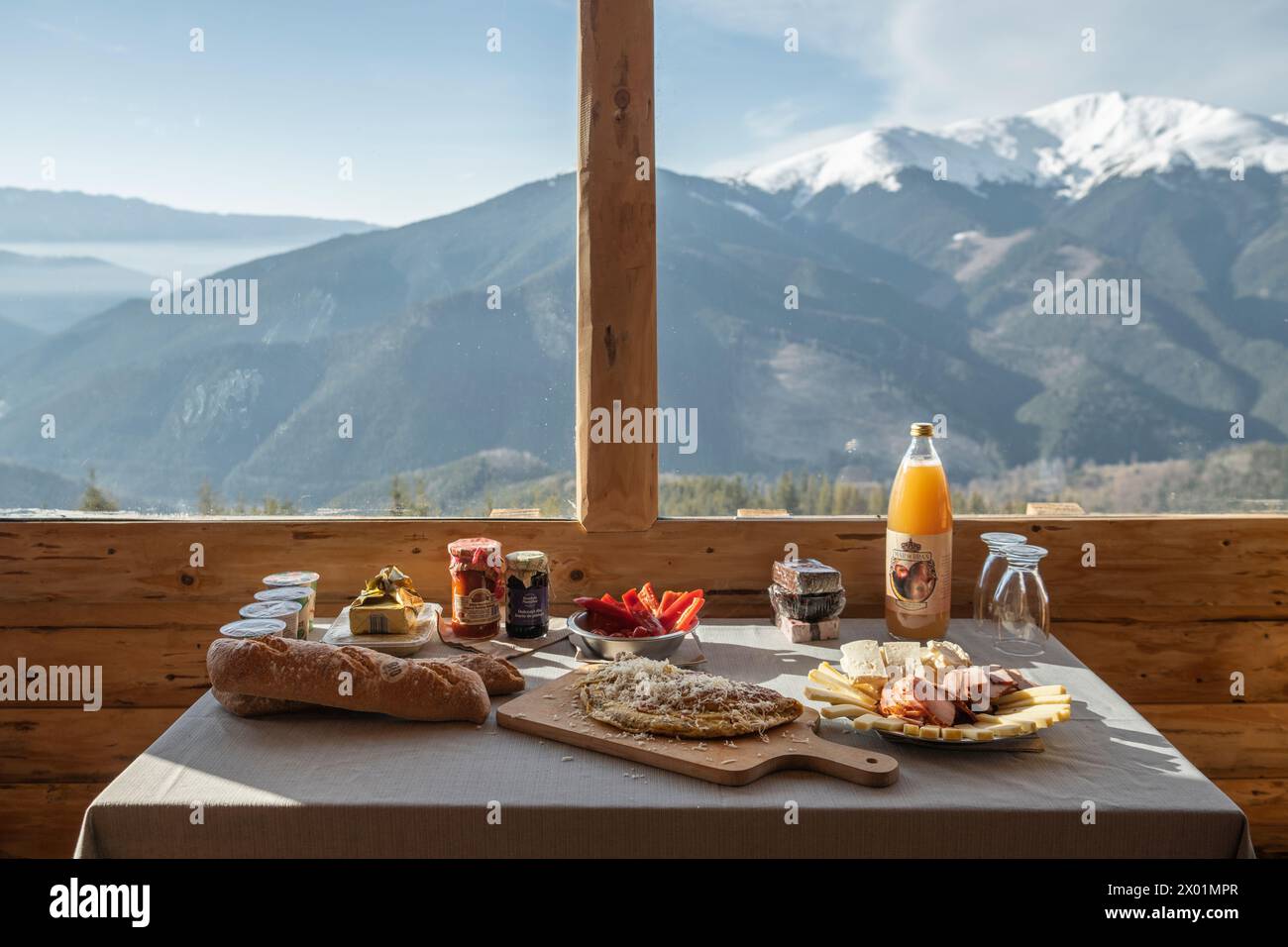 Comisu Wildlife Hide, Făgăraș Gebirge, Kreis Argeș, Muntenia, Rumänien Stockfoto