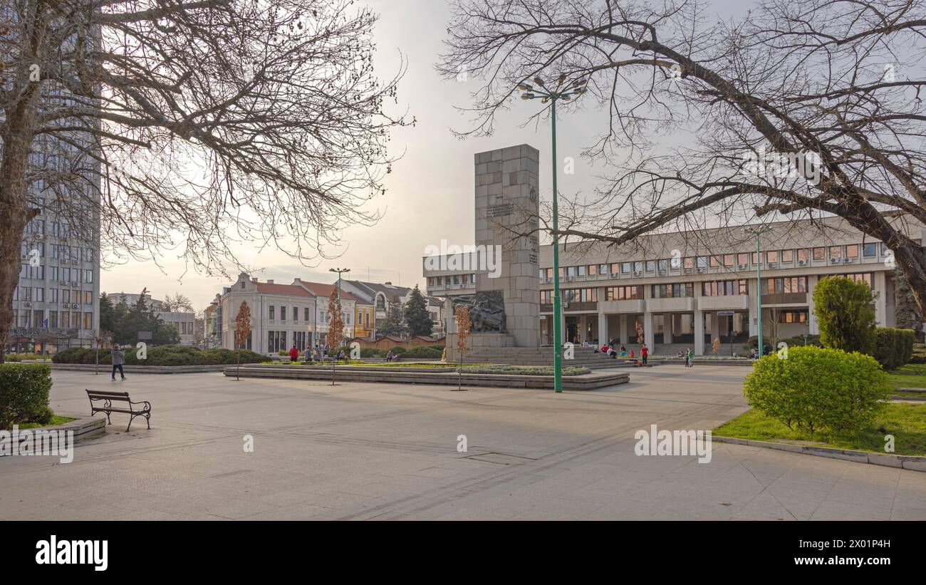 Vidin, Bulgarien - 16. März 2024: Siegesdenkmal für die Helden des Dritten Infanterieregiments auf dem zentralen Stadtplatz Bdintsi. Stockfoto