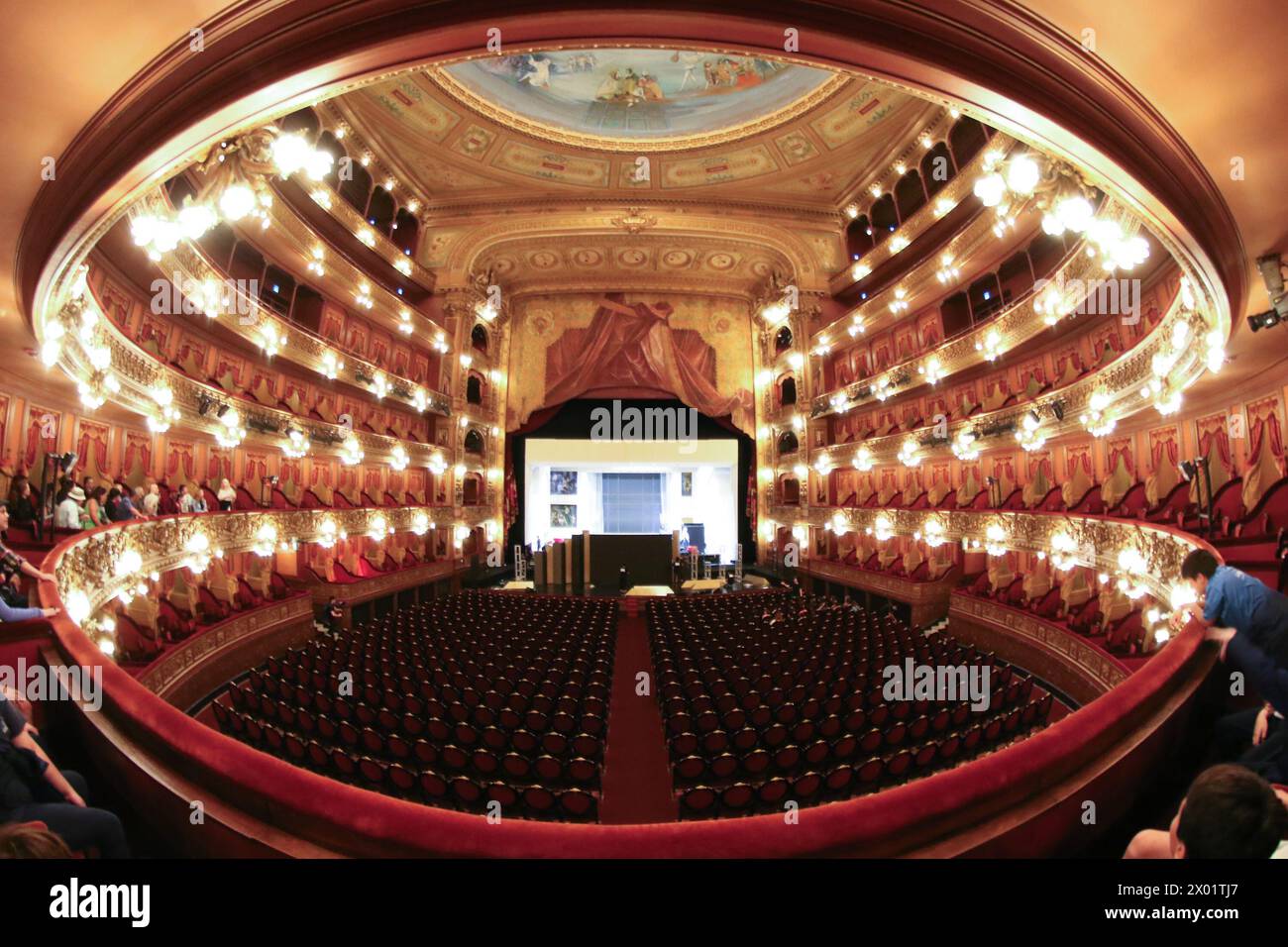 Buenos Aires, Argentinien, 09.04.2024, Blick auf das Colon Theater von Buenos Aires während einer Führung für Touristen und Studenten. (Foto: Néstor J. Beremblum Stockfoto