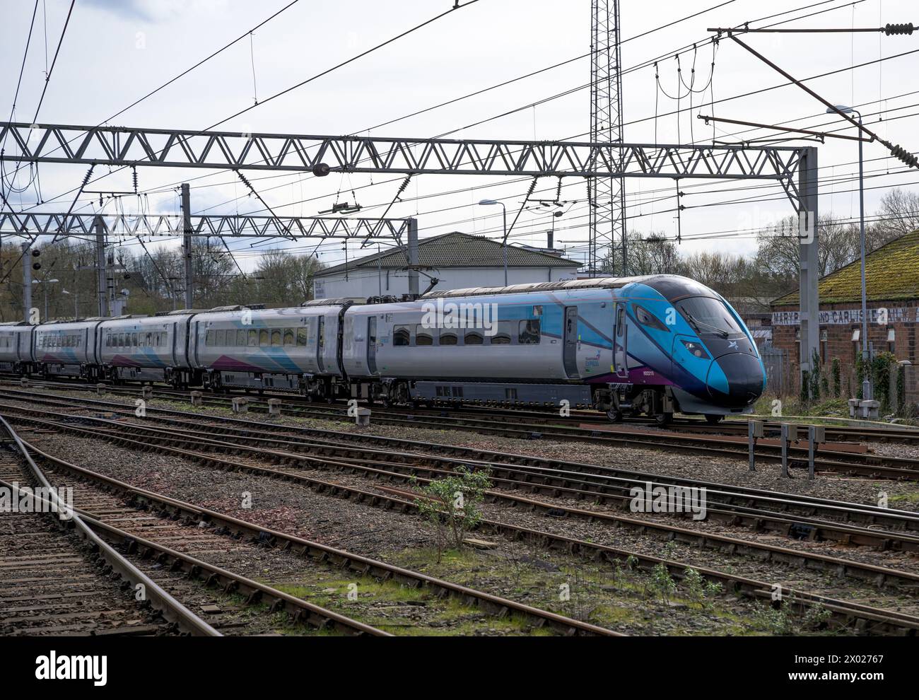 Trans Pennine Express 802210 auf dem Weg zur Carlisle Station Stockfoto