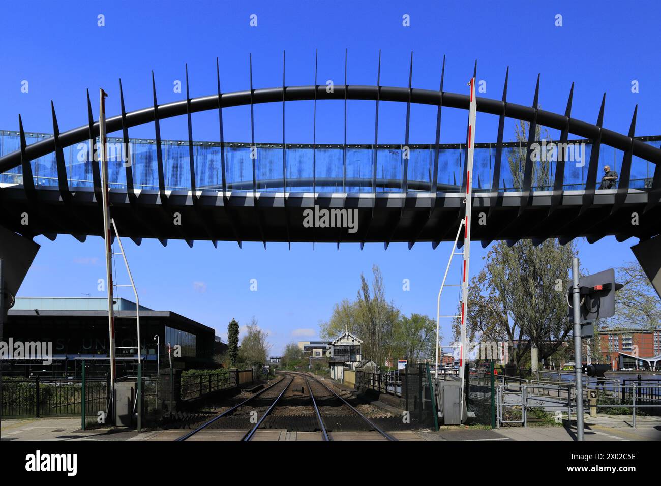 Die Brayford Wharf Level Crossing Footbridge, Lincoln City, Lincolnshire, England, Großbritannien Stockfoto