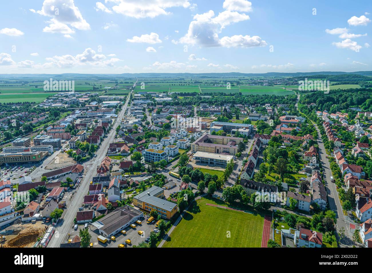 Ausblick auf die pittoreske Stadt Nördlingen im Rieskrater in Nordschwaben Nördlingen, die zentrale Stadt des Geoparks Ries im Luftbild Nördlingen Baye Stockfoto