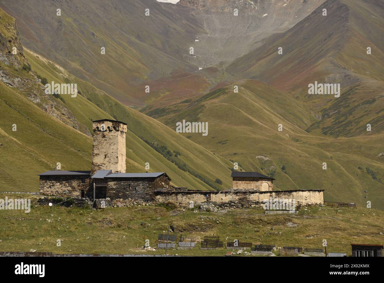 Traditionelle mittelalterliche Svaneti-Turmhäuser, UNESCO-Weltkulturerbe, Dorf Ushguli, Region Svaneti, Kaukasus, Georgien, Zentralasien, Asien Stockfoto