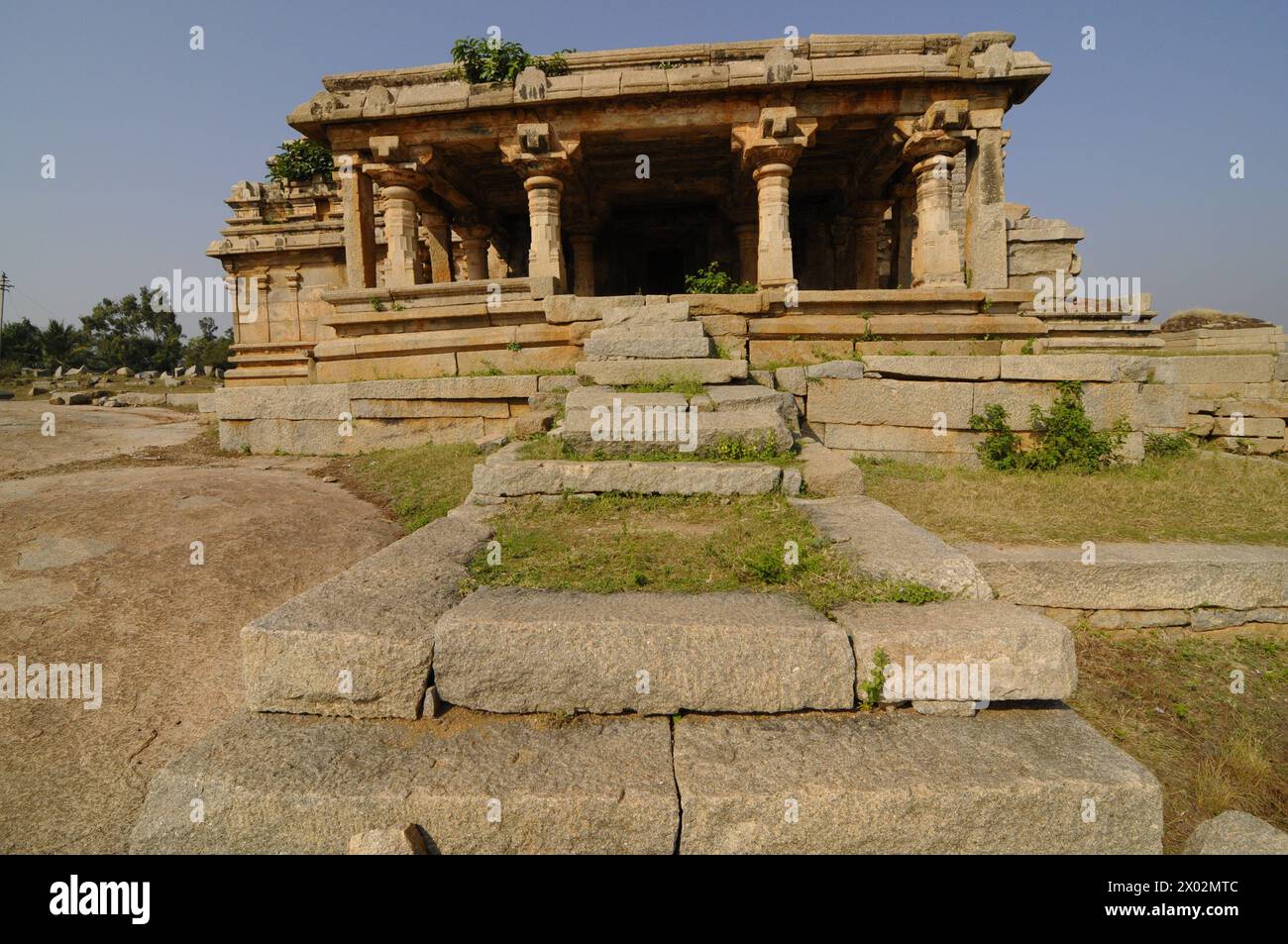 Shiva Tempel auf Hemakuta Hill, Hampi, UNESCO-Weltkulturerbe, Karnataka, Indien, Asien Stockfoto