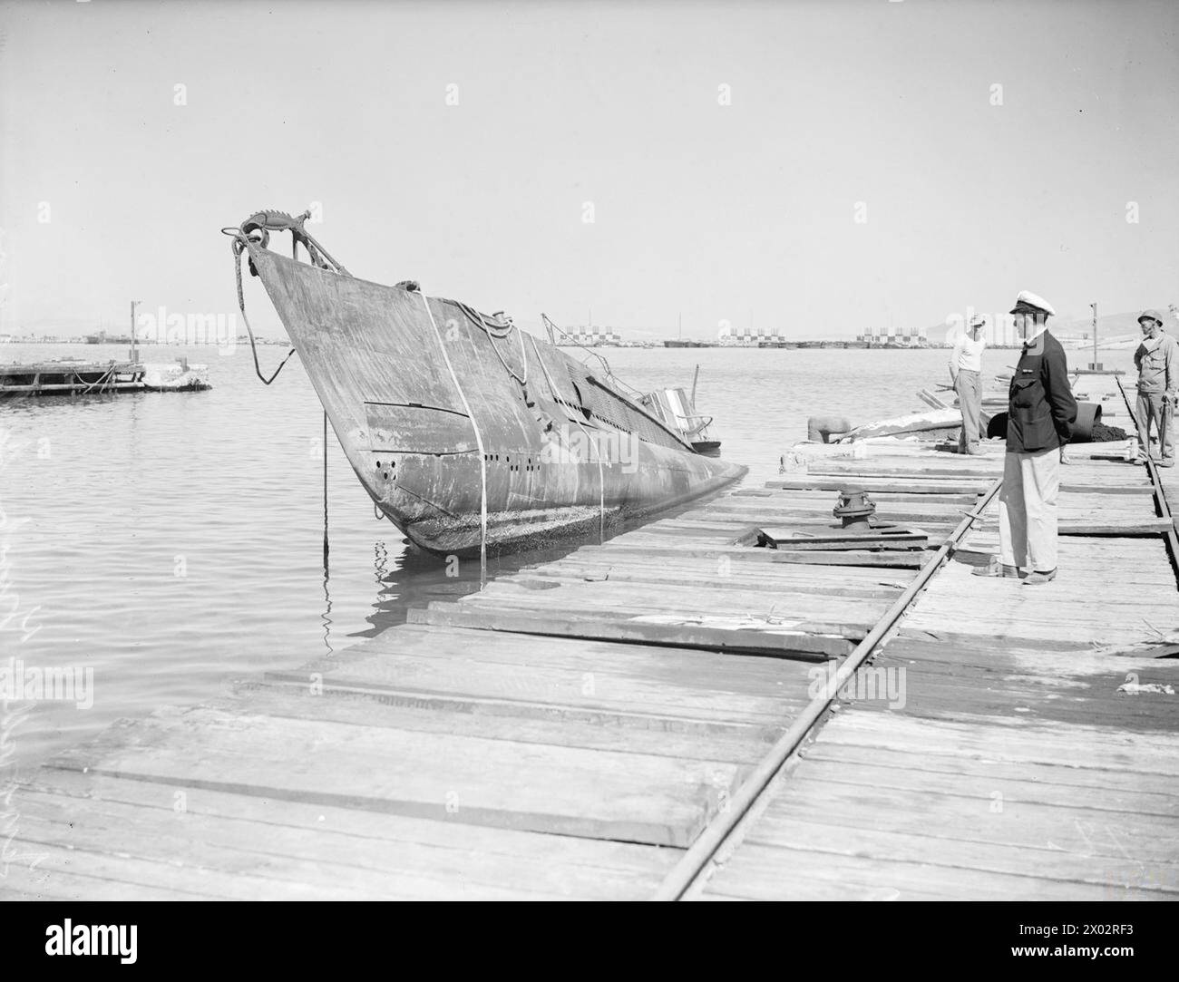 Am 13. Mai 1943 griffen die alliierten Luftstreitkräfte die Marinestandorte Ferryville nahe Bizerta an und griffen damit die Versorgungsstellen der Achsenmächte an. Ein französisches U-Boot wurde durch einen Beinaheunfall während der Überfälle beschädigt. Stockfoto
