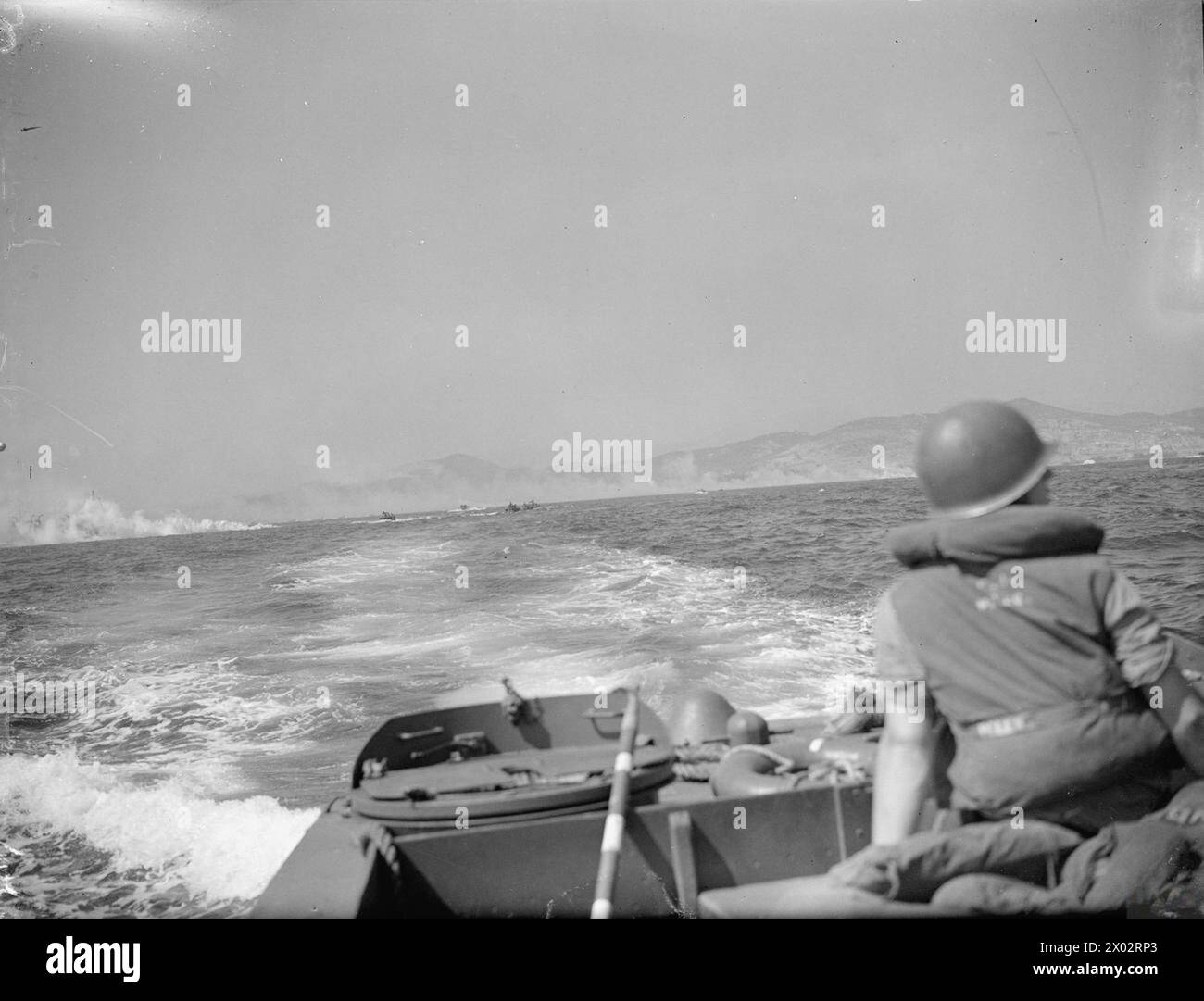 Am 15. Und 16. August 1944 kam es bei der Landung der Alliierten in der Nähe von St. Raphael in Südfrankreich zu Invasionsaktivitäten auf See und zu ersten Operationen am Strand während des anhaltenden Widerstands der Feinde. Stockfoto