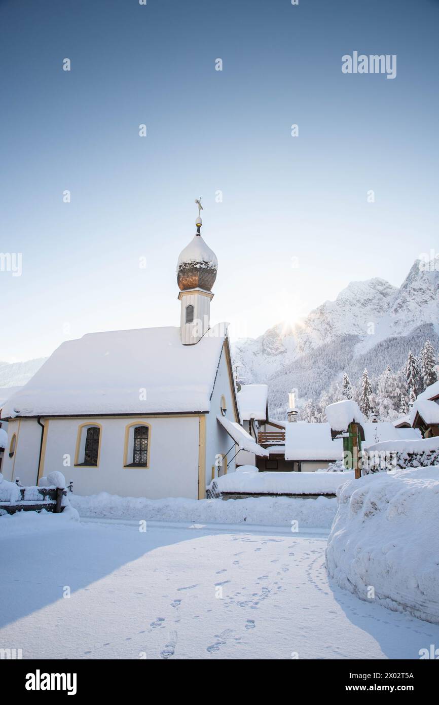 Winterzeit mit großem Schnee in den Bayerischen Alpen, Garmish-Partenkirchen, Deutschland, Europa Stockfoto