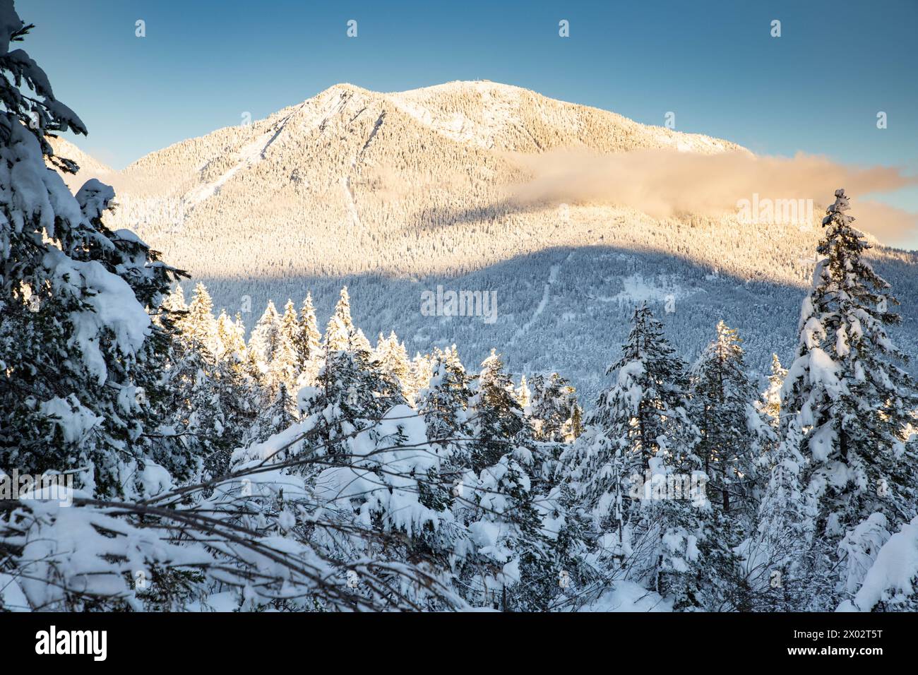 Winterzeit mit großem Schnee in den Bayerischen Alpen, Garmish-Partenkirchen, Deutschland, Europa Stockfoto