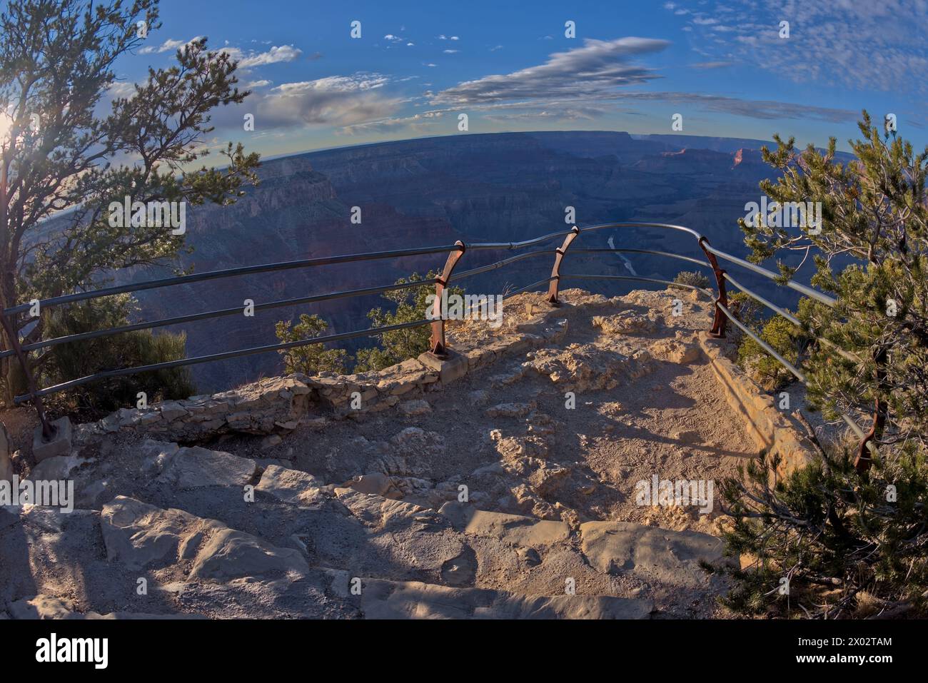 Die Steinklippe mit Sicherheitsgeländern des Mohave Point Overlook, Grand Canyon, UNESCO-Weltkulturerbe, Arizona, Vereinigte Staaten von Amerika, Nordamerika Stockfoto