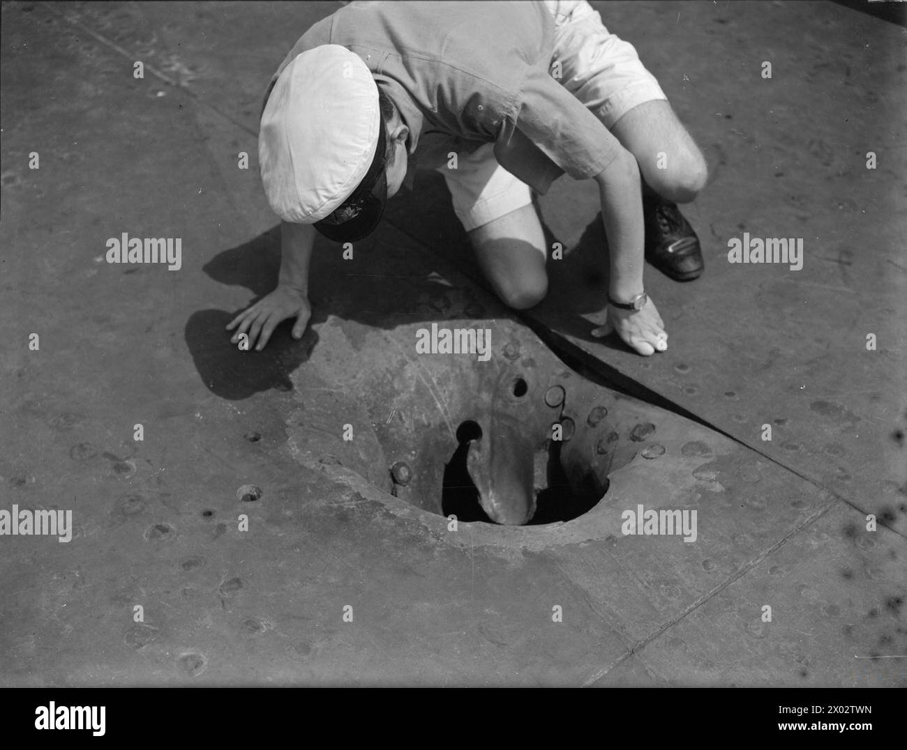 EIN KONVOI NACH MALTA. 5-13. AUGUST 1942. - Bombenschaden an HMS UNBEZWINGBAR Stockfoto