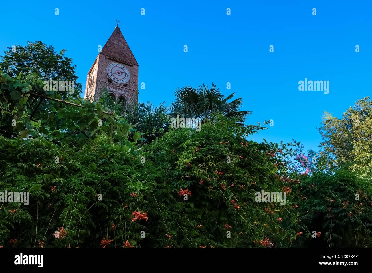 Blick auf den Glockenturm von Stella Maris, Via al Castello in der Stadt Rivoli, Metropolstadt Turin, Piemont, Italien, Europa Stockfoto