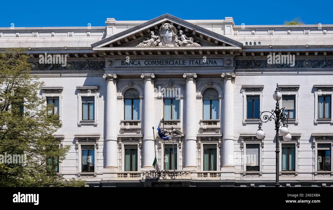 Äußere des Palastes der Banca Commerciale Italiana, historisches Gebäude mit der Gallerie di Piazza Scala, Piazza della Scala, Mailand, Lombardei Stockfoto