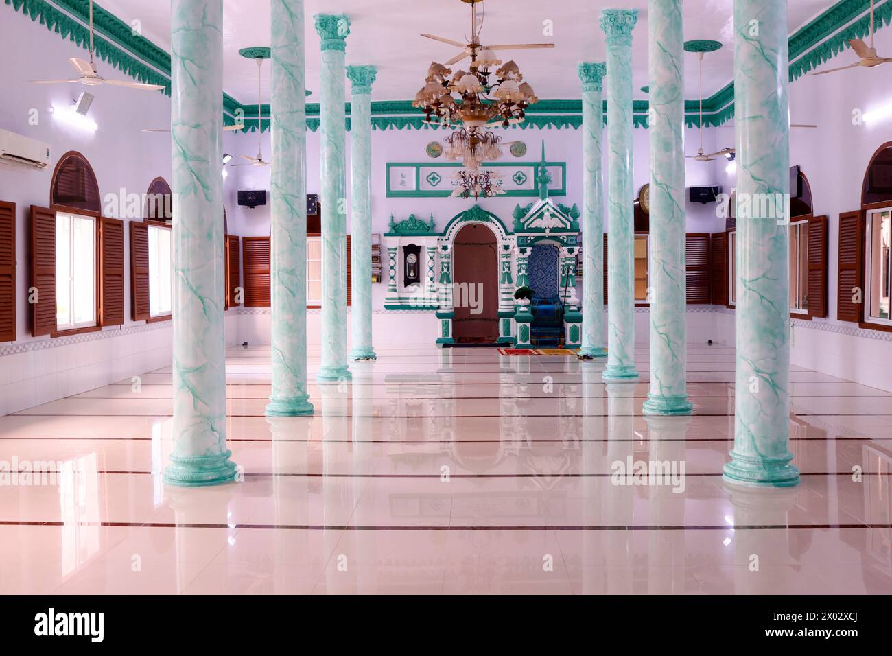 Gebetshalle mit Minibar und Mihrab, Masjid Nia'mah Moschee, Chau Doc, Vietnam, Indochina, Südostasien, Asien Stockfoto