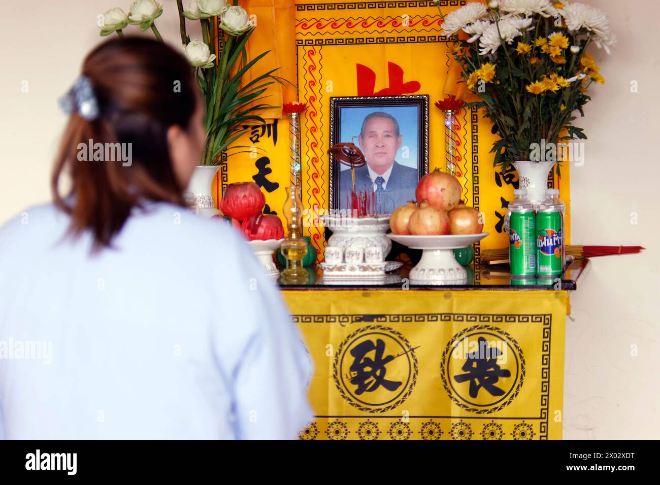 Gebete für den Verstorbenen, Trauerzeremonie in einer buddhistischen Familie, Tan Chau, Vietnam, Indochina, Südostasien, Asien Stockfoto