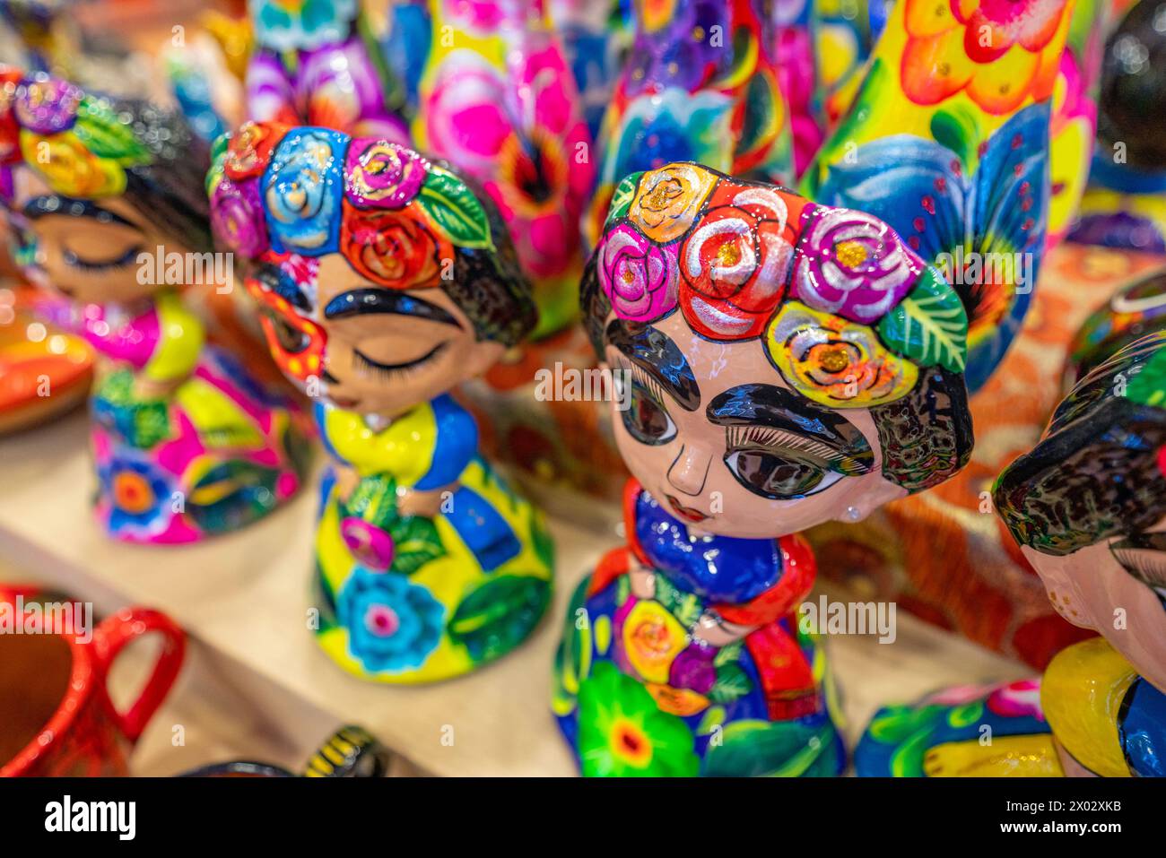 Blick auf farbenfrohe Töpferwaren Souvenirs, Hotel Zone, Cancun, Karibikküste, Yucatan Halbinsel, Mexiko, Nordamerika Stockfoto
