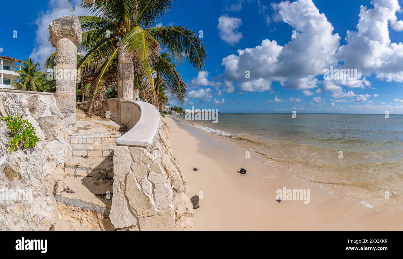 Blick auf den Strand in der Nähe von Puerto Morelos, Karibikküste, Yucatan Halbinsel, Mexiko, Nordamerika Stockfoto