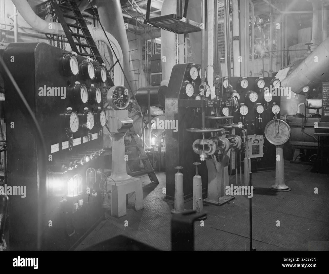 Der Maschinenraum und die Rangierplattform des Frachtschiffes SS Empire Chieftain sind am 11. November 1943 in Birkenhead zu sehen. Stockfoto