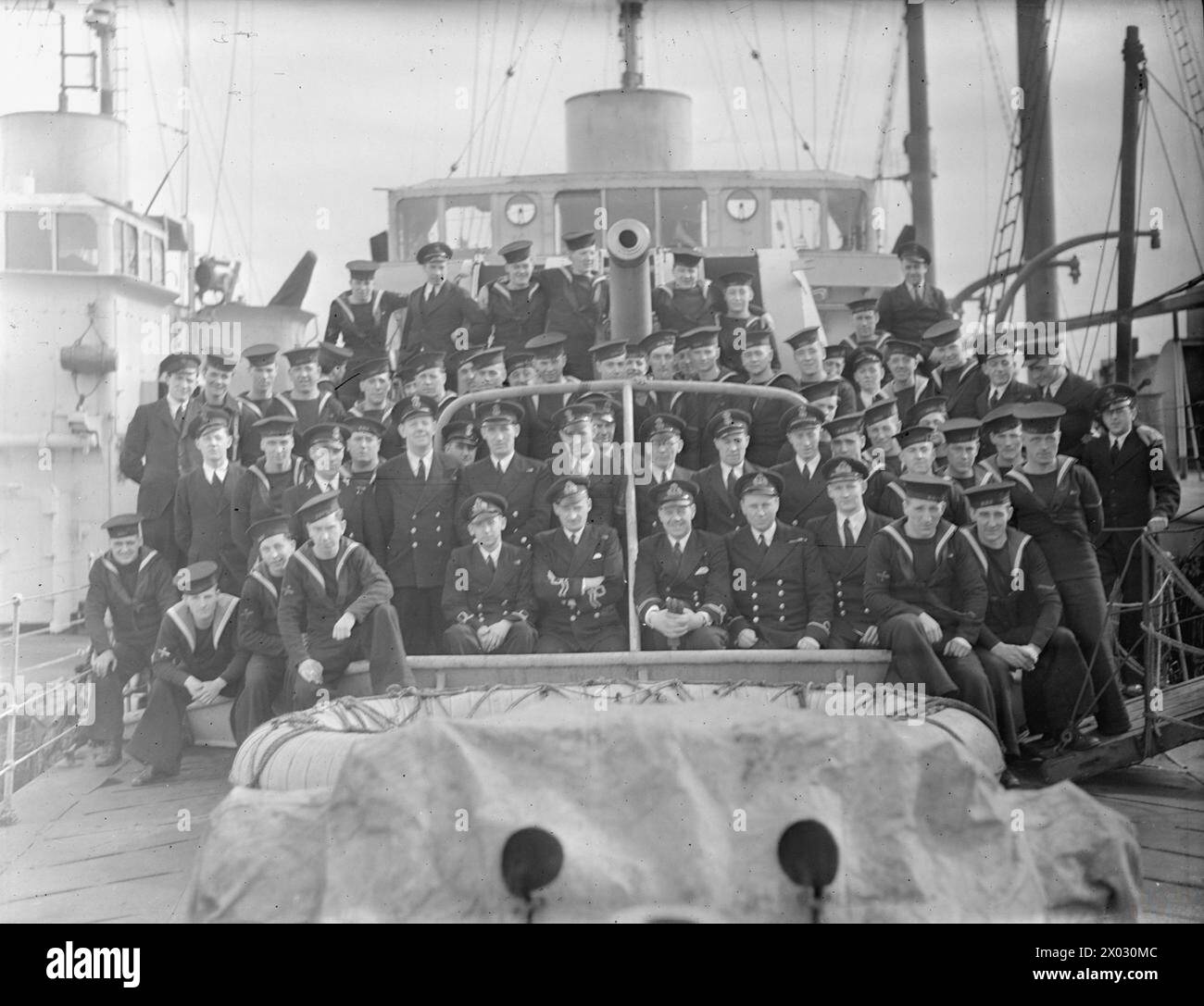 Am 19. Und 20. März 1944 wird die Korvette HMS Sheldrake, die hauptsächlich von RNVR-Offizieren kommandiert wird, mit ihrer Kompanie in Harwich gezeigt, die als RNVR-Schiff anerkannt ist. Stockfoto