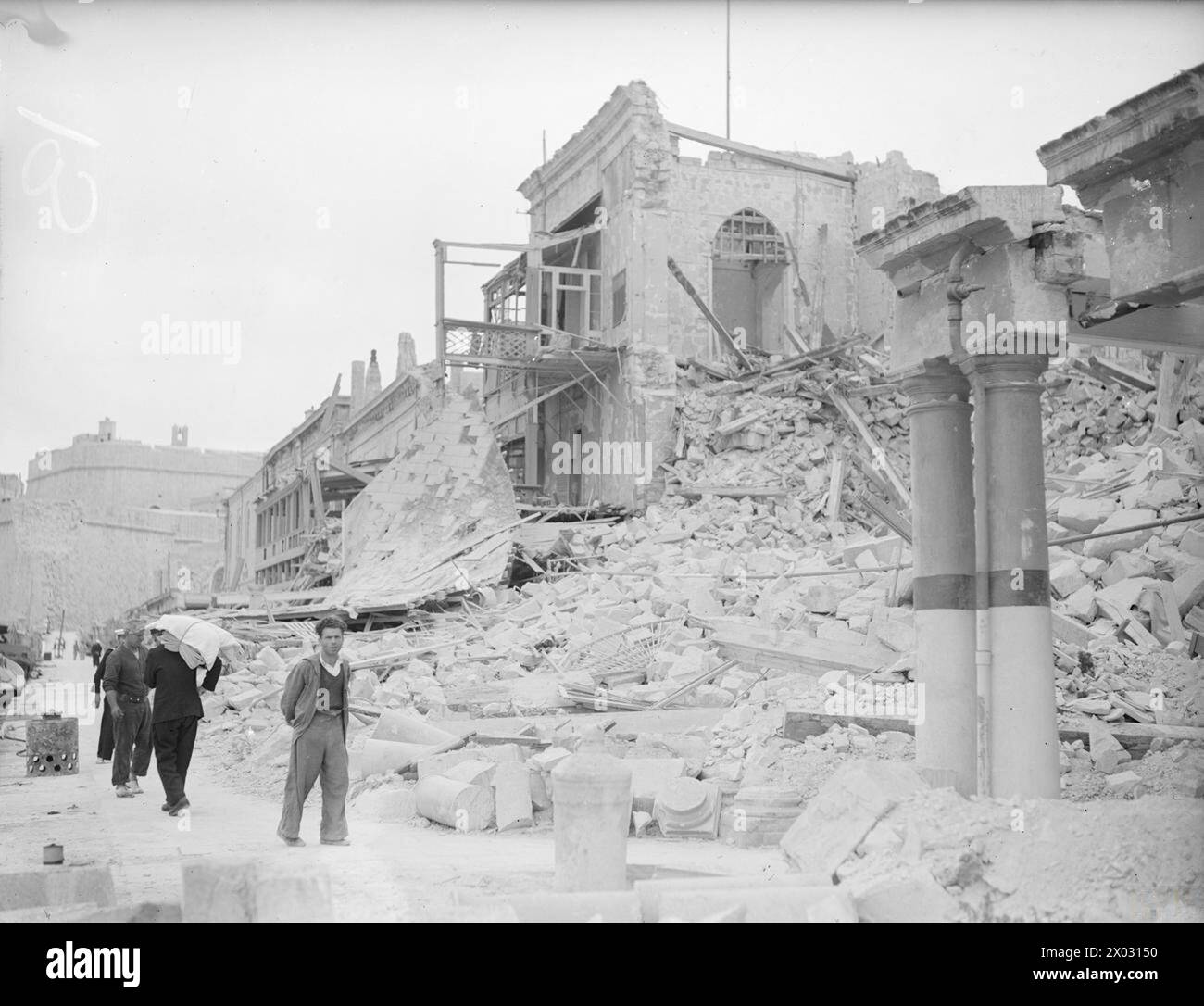 Das Admiralty House in Malta liegt in Ruinen nach Bombenschäden während des erneuten Blitz am 5. Mai 1942, das zuvor von den Offizieren der HMS St. Angelo als Wardroom genutzt wurde. Stockfoto