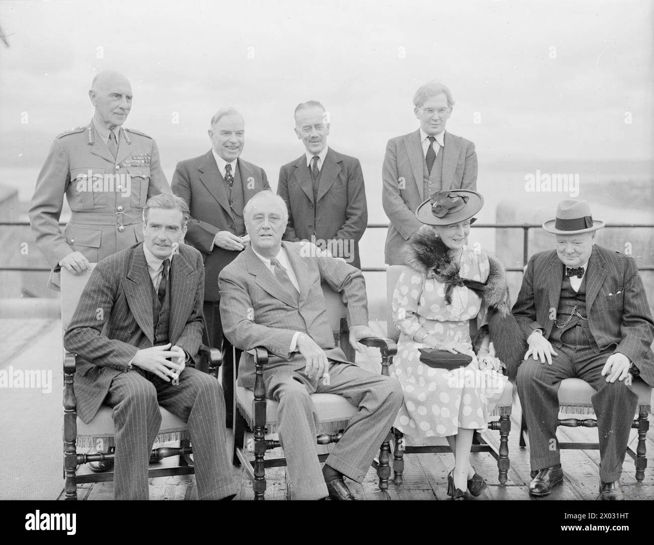Im August 1943 trafen sich Premierminister Churchill und Präsident Roosevelt in der Zitadelle in Québec mit Anthony Eden, Countess of Athlone, Mackenzie King, Sir Alexander Cadogan und Brendan Bracken. Stockfoto