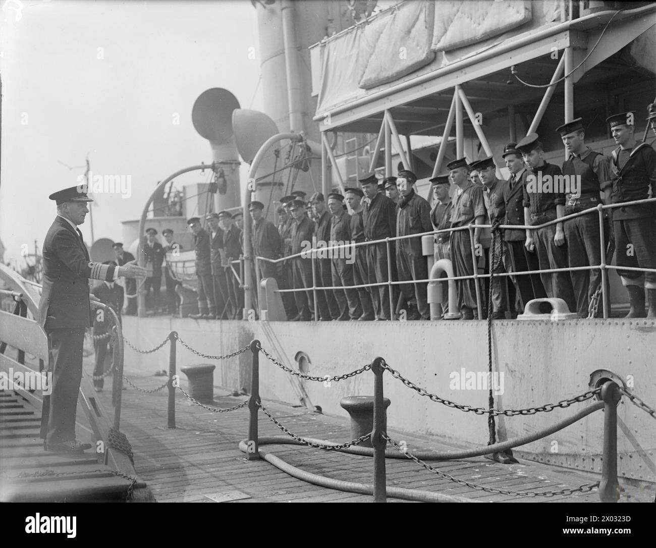 Am 14. August 1942 landete die britische Korvette HMS Dianthus in Liverpool Gefangene aus einem deutschen U-Boot. Die C-in-C Western Approaches gratulierten der Crew. Stockfoto