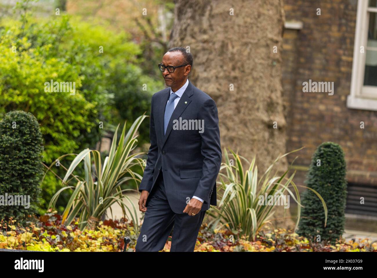 London, Großbritannien. APRIL 2024. Rishi Sunak, Premierminister des Vereinigten Königreichs, trifft Paul Kagame, Präsident von Ruanda in der Downing Street 10. Credit Milo Chandler/Alamy Live News Stockfoto