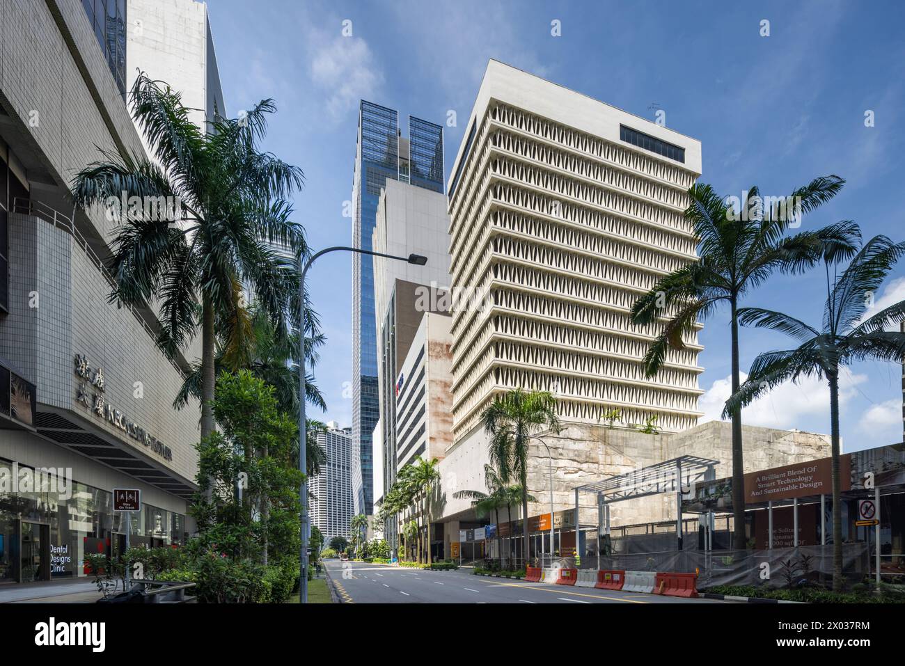 Ehemaliges Wing on Life Building, AXA-Gebäude an der 150 Cecil Street Singapur, entworfen von James Ferrie & Partners im modernistischen Architekturstil Stockfoto