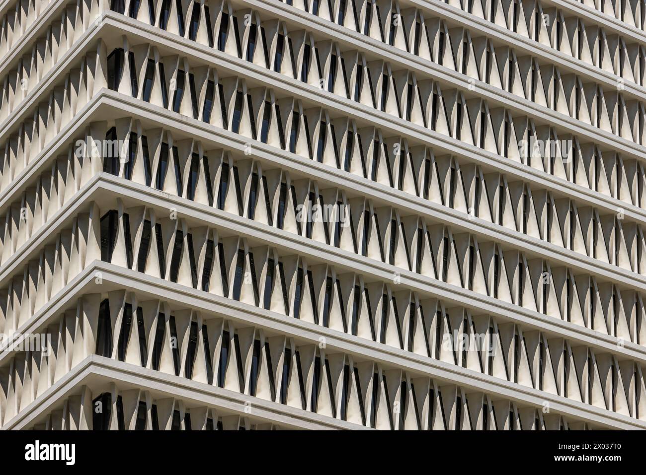 Ehemaliges Wing on Life Building, AXA-Gebäude an der 150 Cecil Street Singapur, entworfen von James Ferrie & Partners im modernistischen Architekturstil Stockfoto