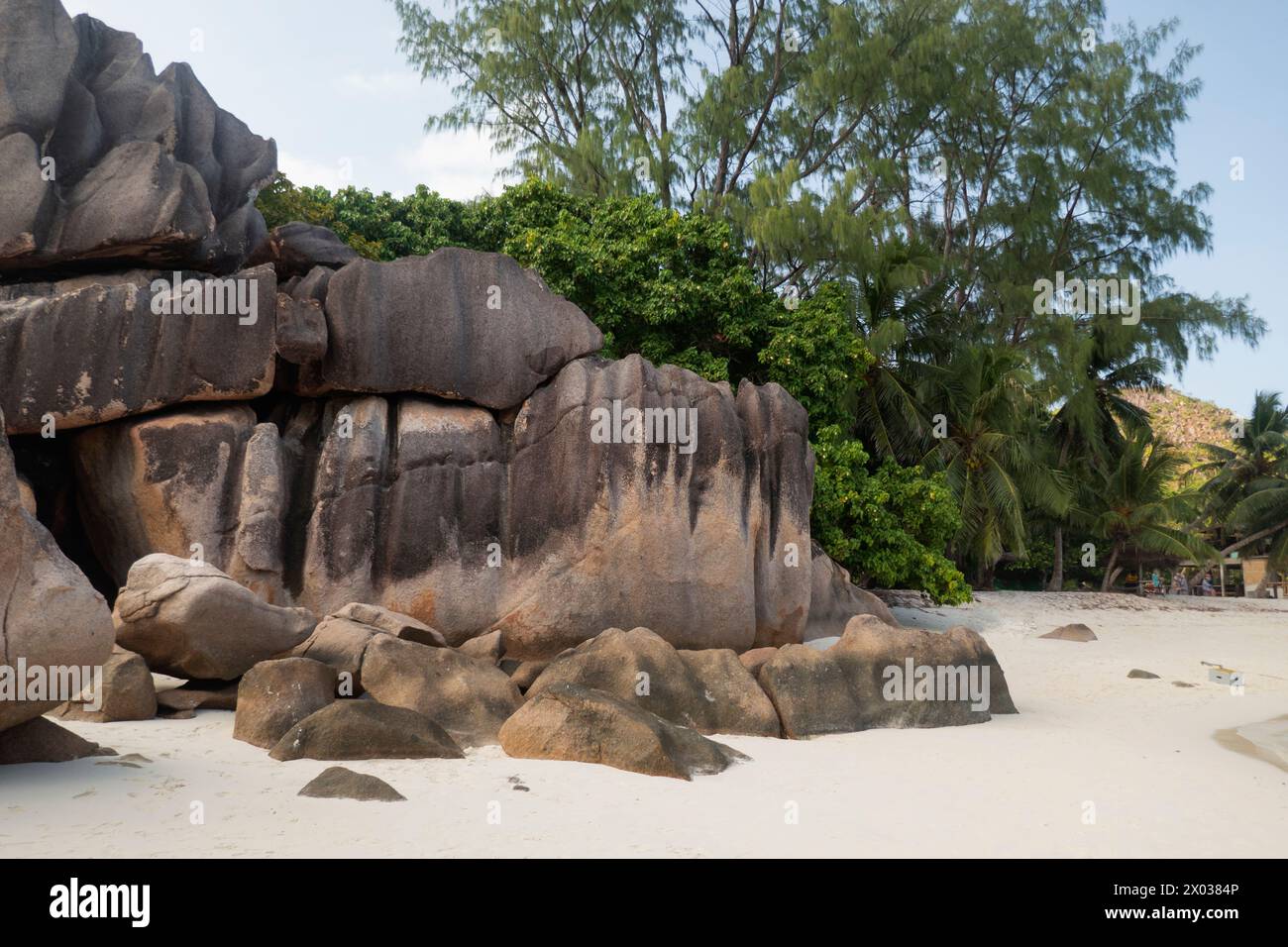 Der Strand mit markanten Felsformationen, Curieuse, Seychellen, Indischer Ozean Stockfoto