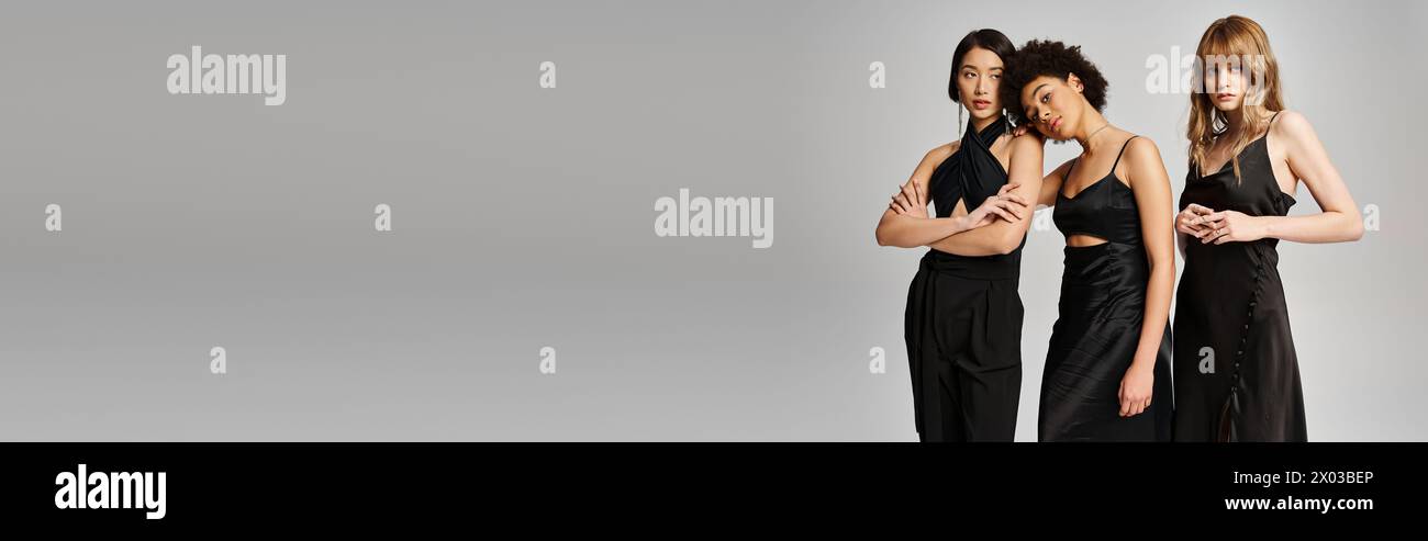 Eine vielfältige Gruppe eleganter Frauen, die nebeneinander stehen und Schönheit und Einheit zeigen. Stockfoto