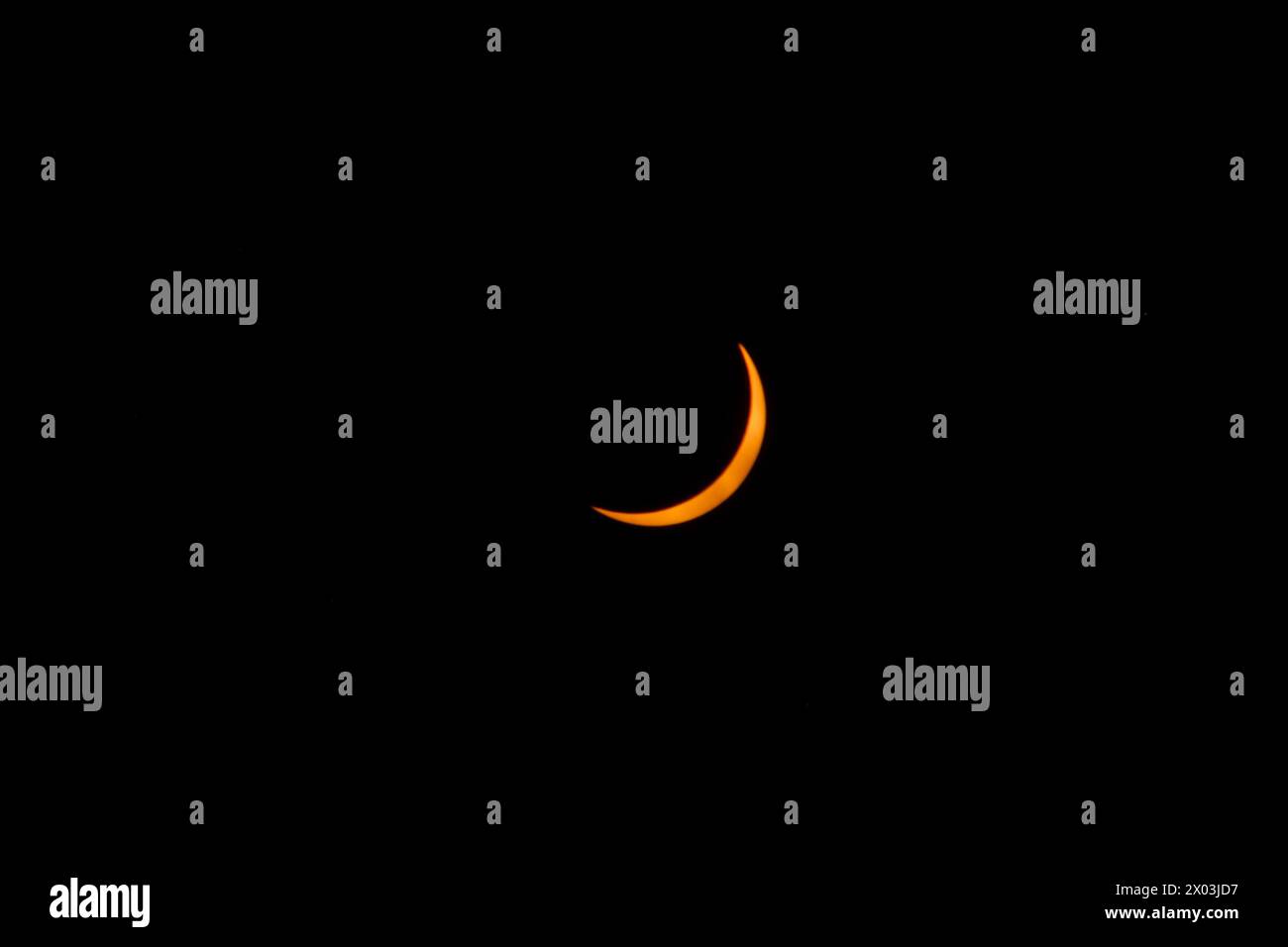 Texas 8 April 2024 Pfad der Totalität Sonnenfinsternis orange Sichel Stockfoto