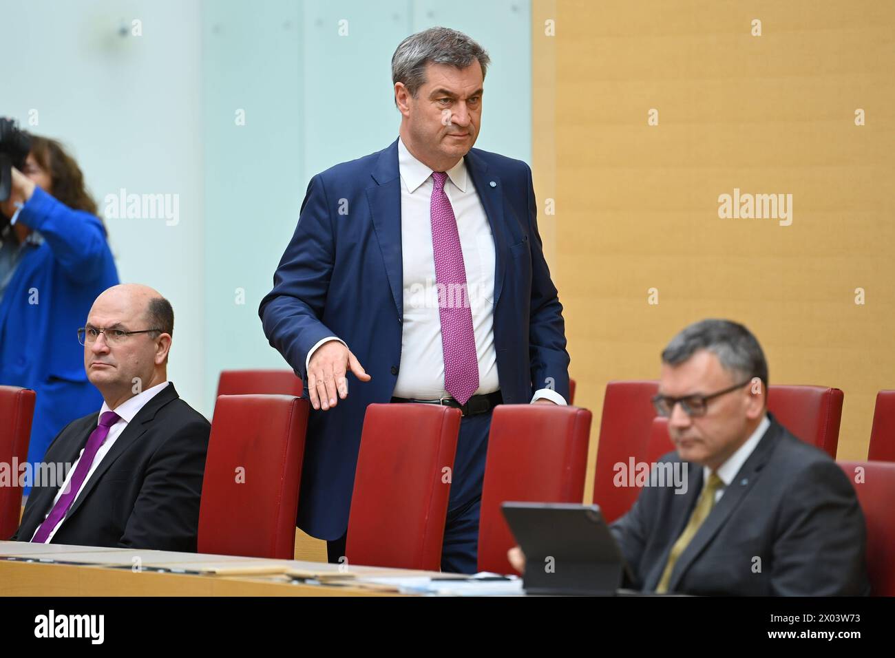 Ankunft Markus SOEDER Ministerpraesident Bayern und CSU Vorsitzender, li:Albert FUERACKER CSU,Finanz-und Heimatminister, re:Florian HERRMANN CSU,Leiter der Staatskanzlei. 15.Sitzung Bayerischer Landtag am 09.04.2024. *** Ankunft Markus SOEDER Ministerpräsident von Bayern und CSU-Vorsitzender, links Albert FUERACKER CSU, Minister für Finanzen und Inneres, rechts Florian HERRMANN CSU, Leiter der Staatskanzlei 15 Sitzung des Bayerischen Landtags am 09 04 2024 Stockfoto