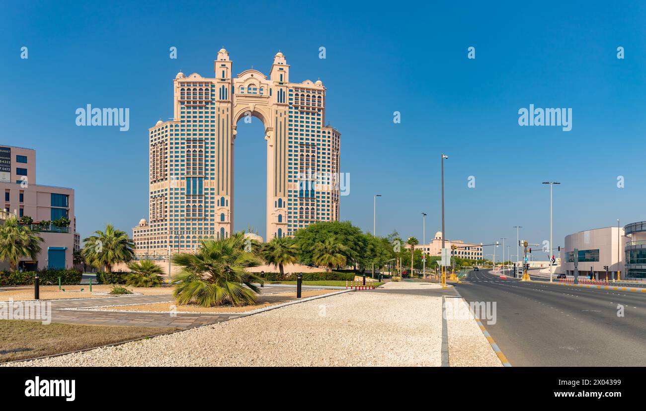 Ein Bild vom Rixos Marina Abu Dhabi Hotel an der Abu Dhabi Breakwater. Stockfoto
