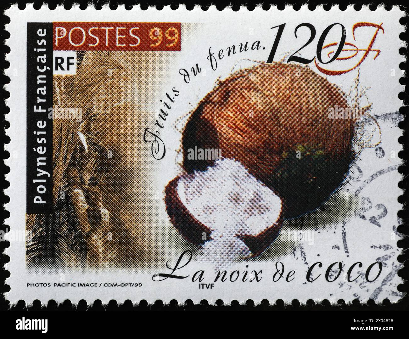 Kokosnuss auf französisch-polynesischer Briefmarke Stockfoto