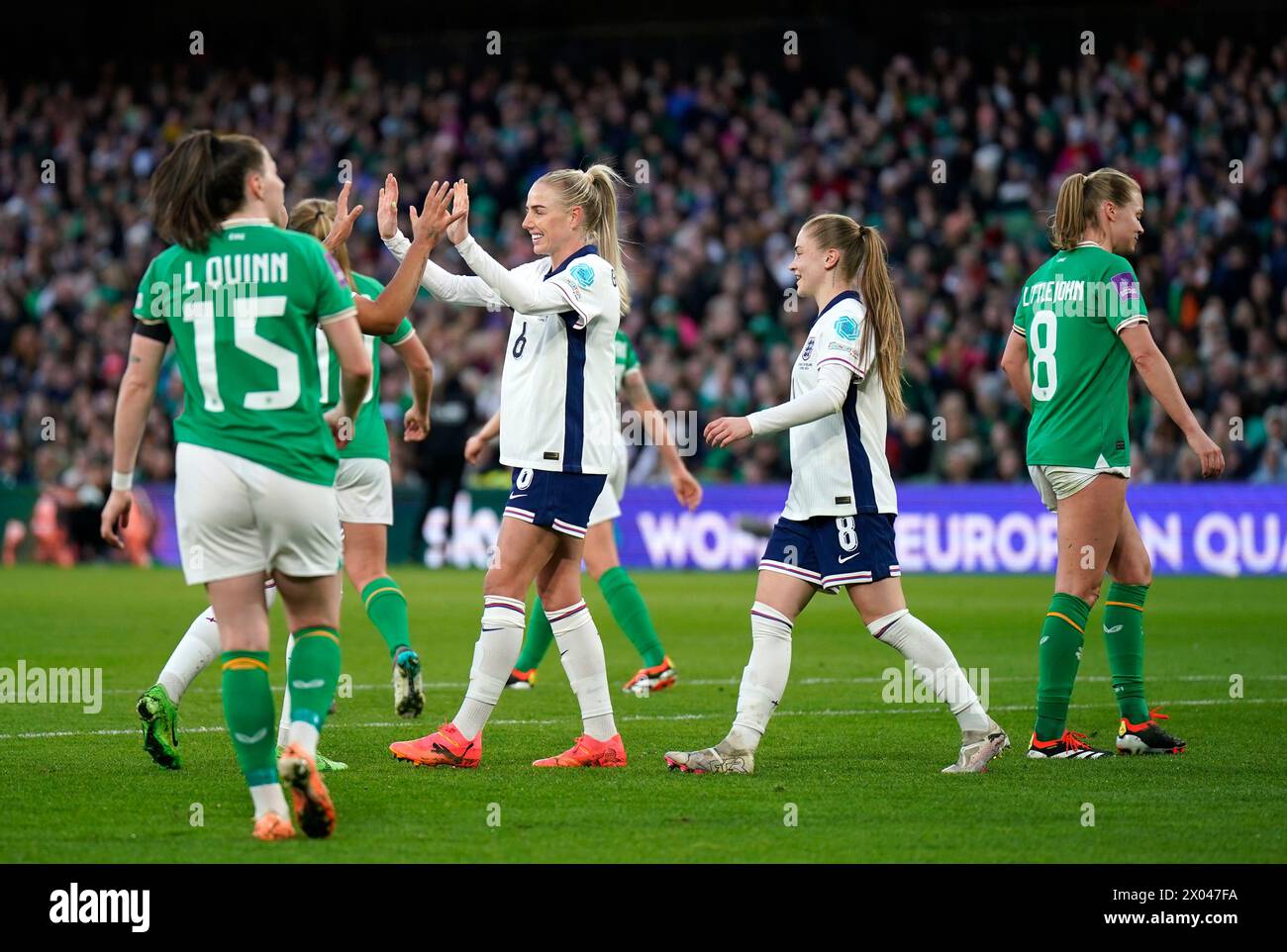 Alex Greenwood feiert das zweite Tor ihrer Mannschaft aus einem Elfmeter während der Qualifikationsrunde der UEFA Women's Euro 2025 League A, Gruppe A3 im Aviva Stadium in Dublin. Bilddatum: Dienstag, 9. April 2024. Stockfoto