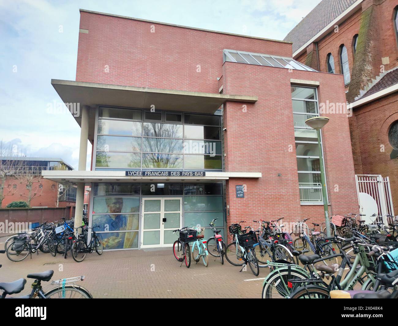 Französisches Lyceum „Lycée Francais Vincent van Gogh“ am Scheveningseweg in den Haag, Niederlande. Stockfoto